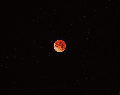 月食在夜间